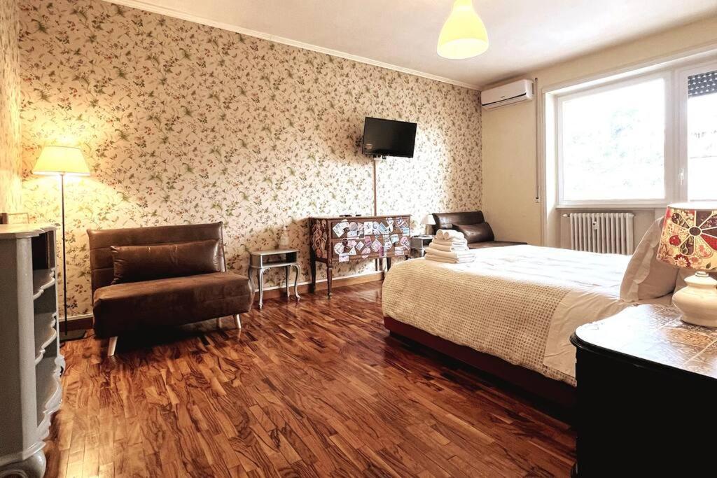 129 Gallery's @ Vatican Apartment *
